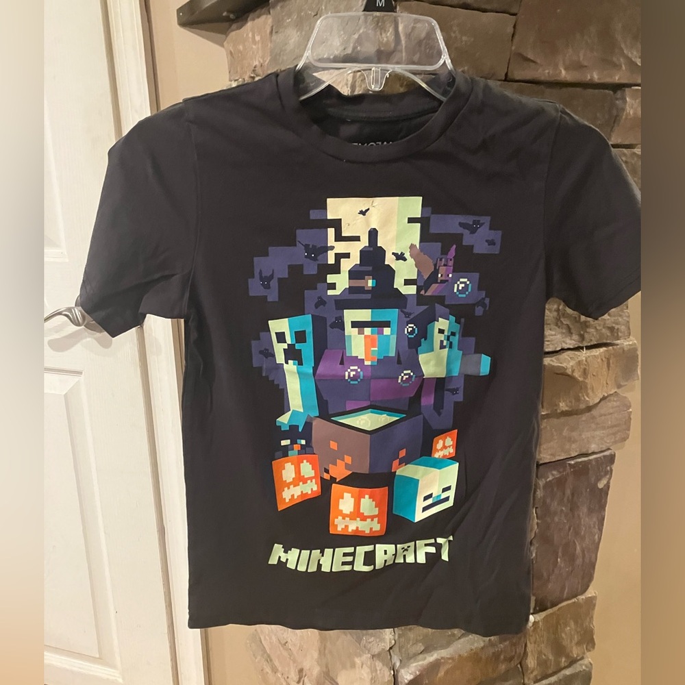 Boy’s Minecraft Halloween t-shirt medium